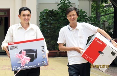 Two of the winners from Binh Phuoc Province (Photo: SGGP)